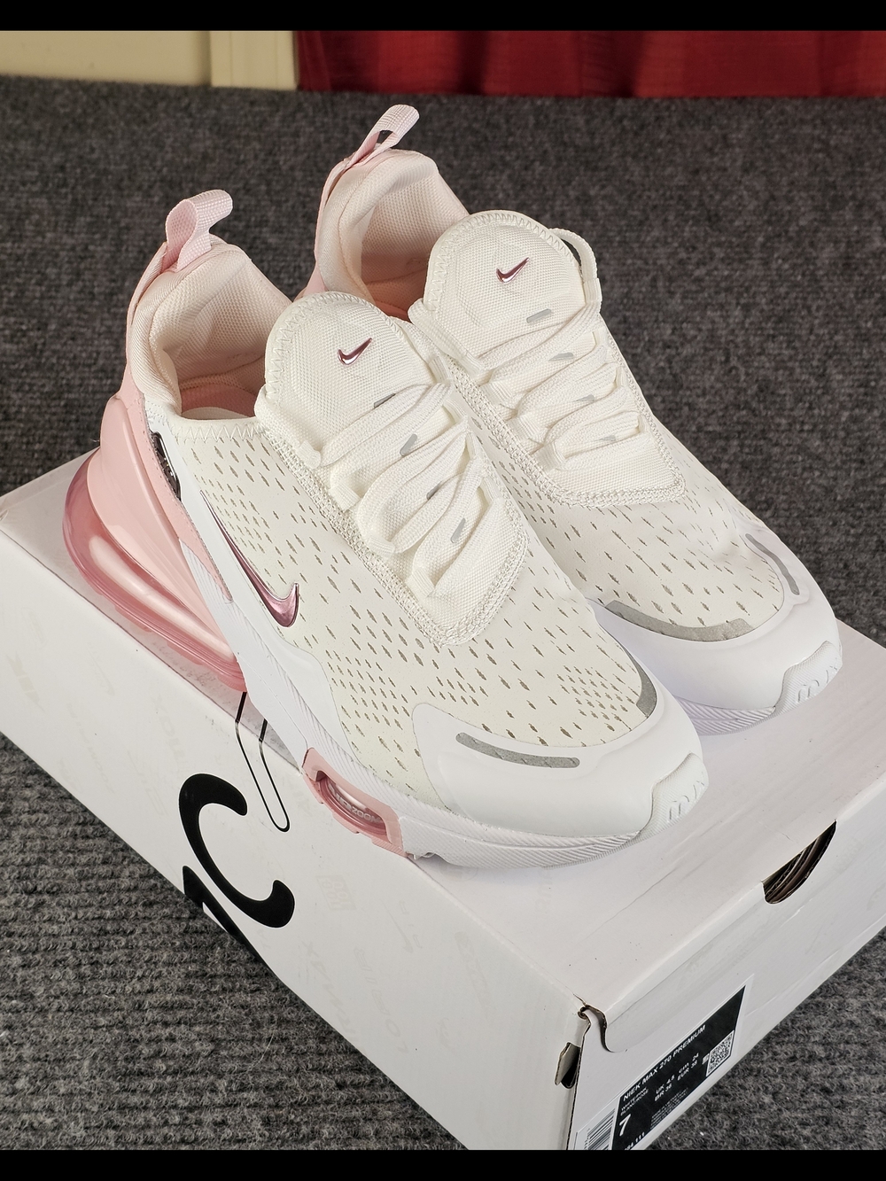 Nike Air Max 270 Women’s Sneakers - White & Pink - Picture 5 of 15